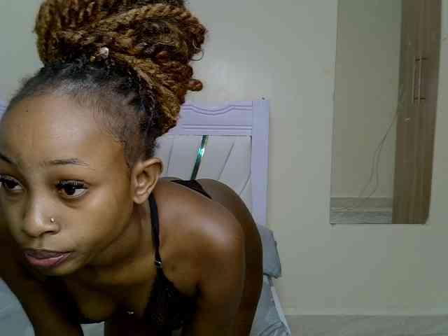 Model: PetiteNoir