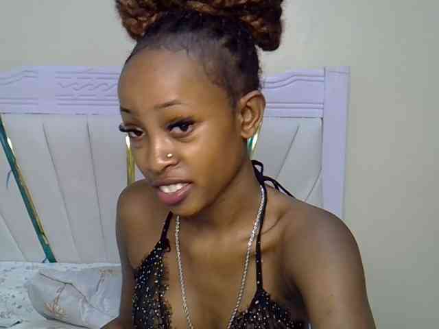 PetiteNoir webcam