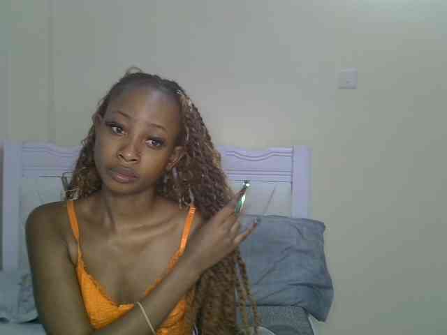 PetiteNoir webcam