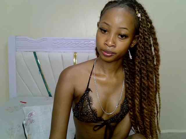 PetiteNoir webcam