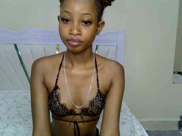 PetiteNoir webcam