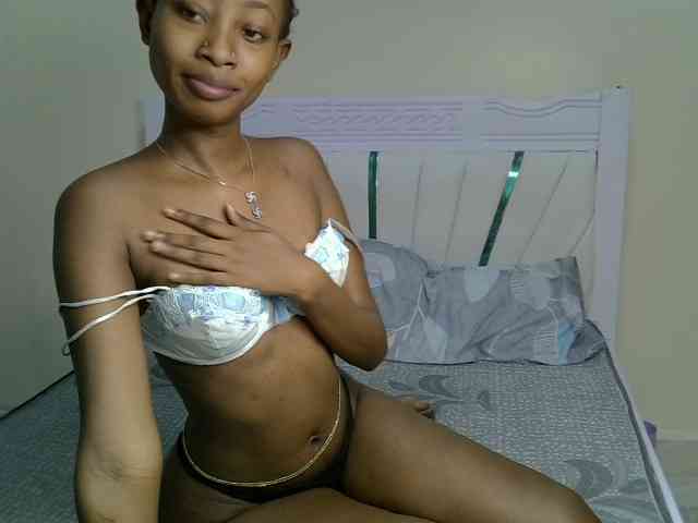 PetiteNoir webcam