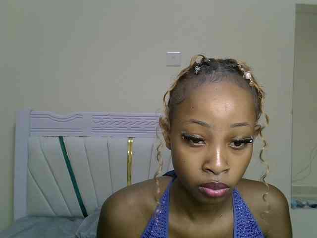 PetiteNoir webcam