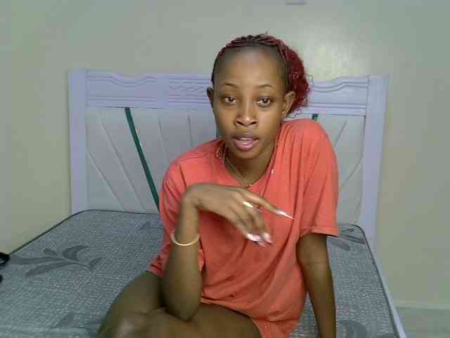 PetiteNoir webcam