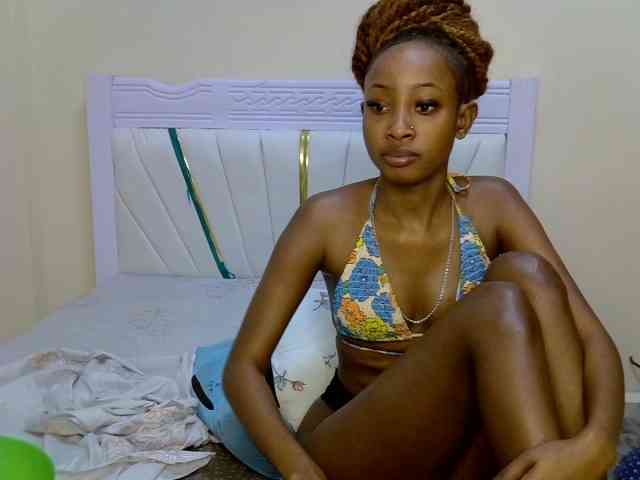 PetiteNoir webcam