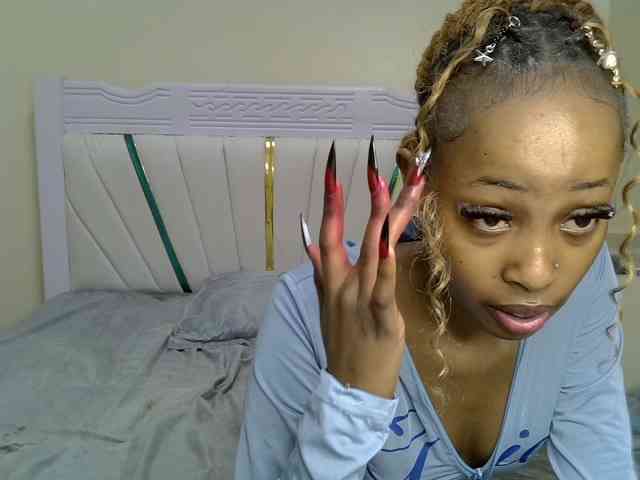 PetiteNoir webcam