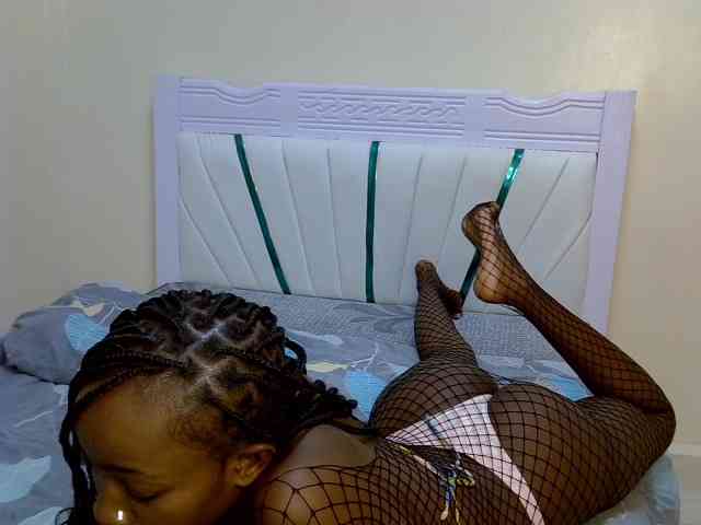 PetiteNoir webcam
