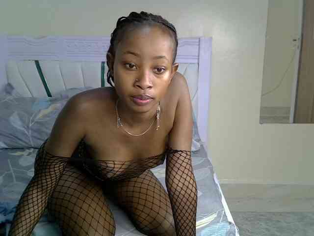 PetiteNoir webcam