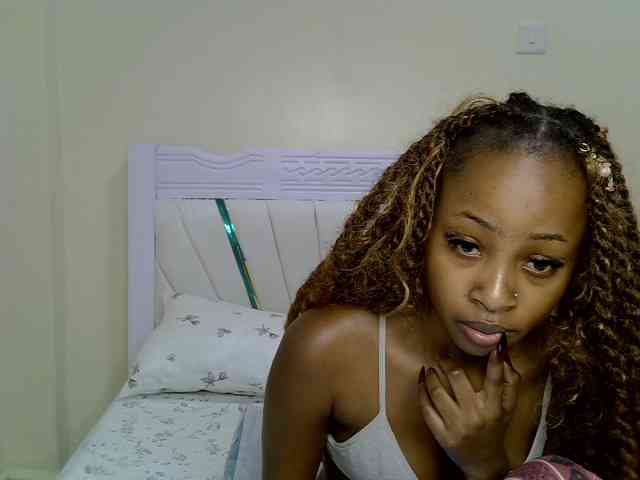PetiteNoir webcam