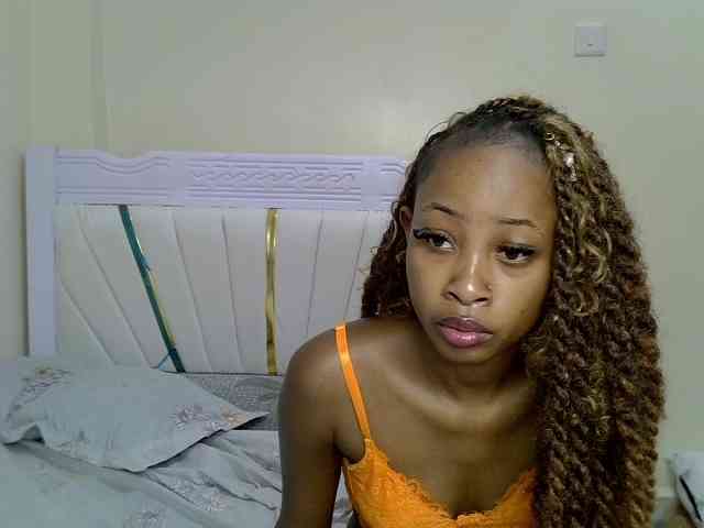 PetiteNoir webcam