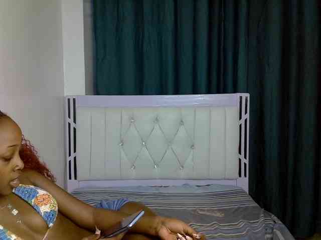 PetiteNoir webcam