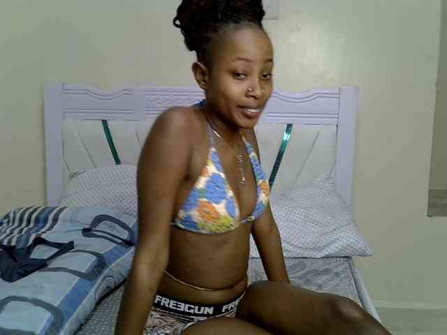 PetiteNoir webcam