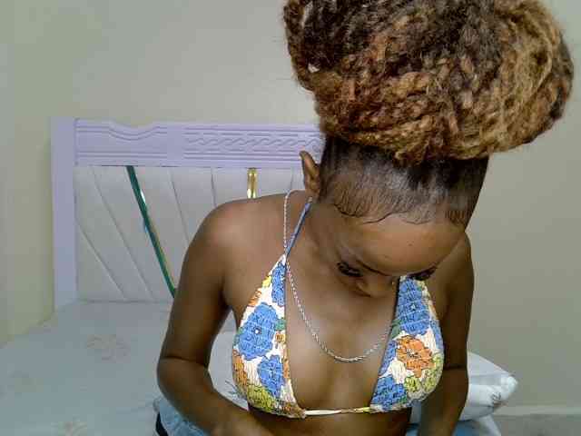 PetiteNoir webcam