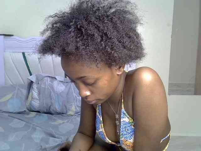 PetiteNoir webcam