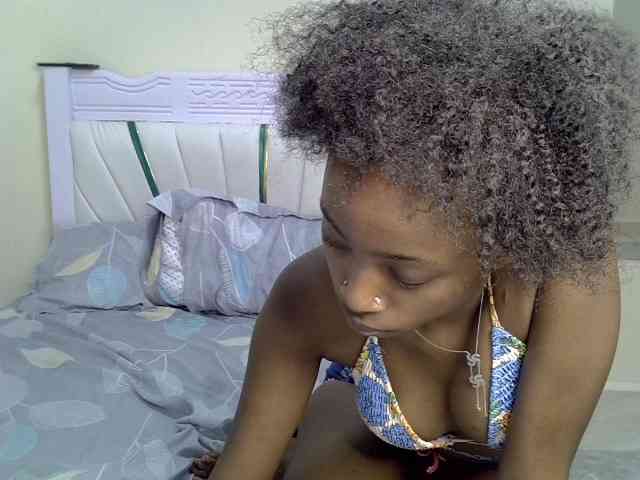 PetiteNoir webcam