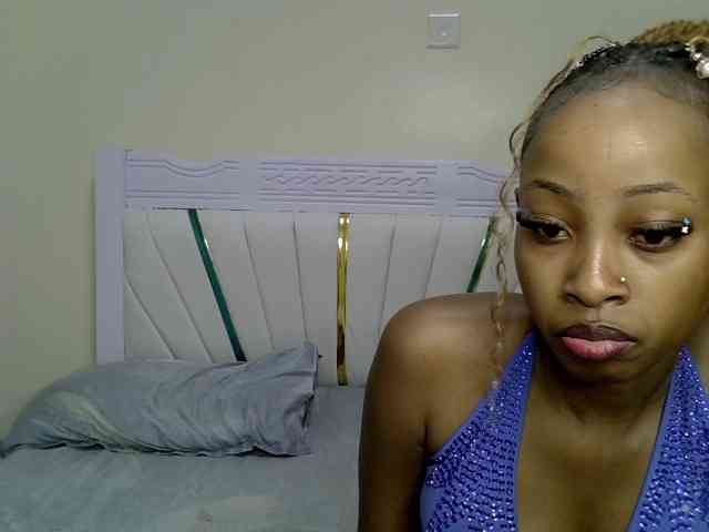 PetiteNoir webcam