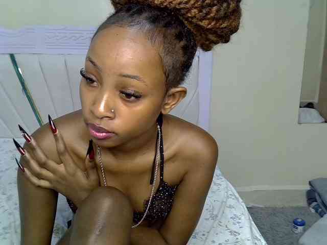 PetiteNoir webcam