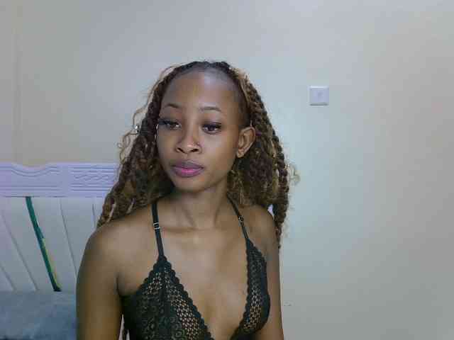PetiteNoir webcam