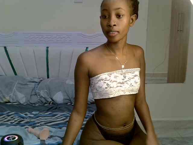 PetiteNoir webcam