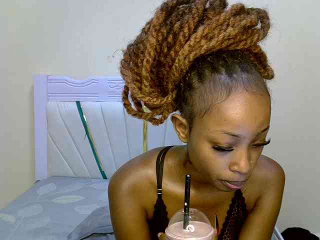 PetiteNoir webcam