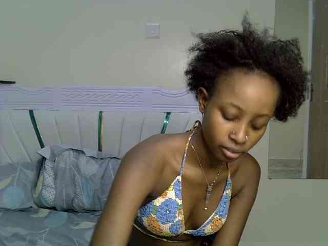 PetiteNoir webcam