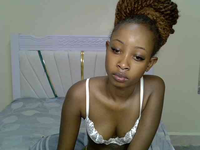 PetiteNoir webcam