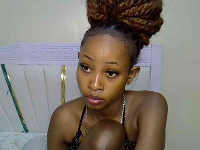 PetiteNoir webcam