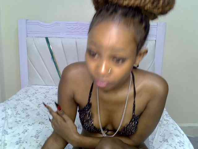 PetiteNoir webcam