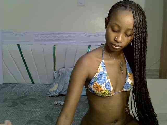 PetiteNoir webcam