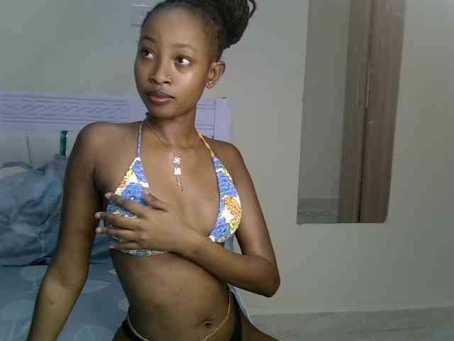 PetiteNoir webcam