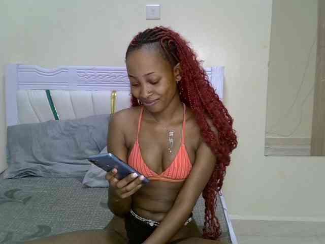 PetiteNoir webcam