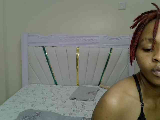 PetiteNoir webcam