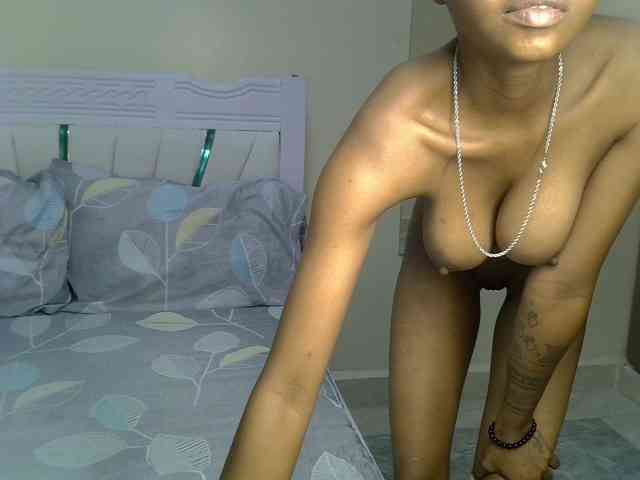 PetiteNoir webcam
