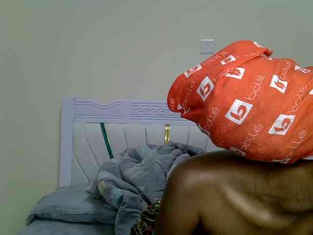 PetiteNoir webcam