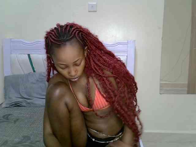 PetiteNoir webcam