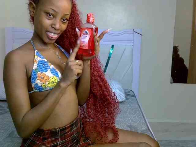 PetiteNoir webcam