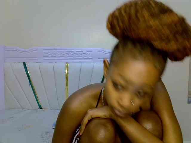 PetiteNoir webcam