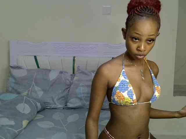 PetiteNoir webcam