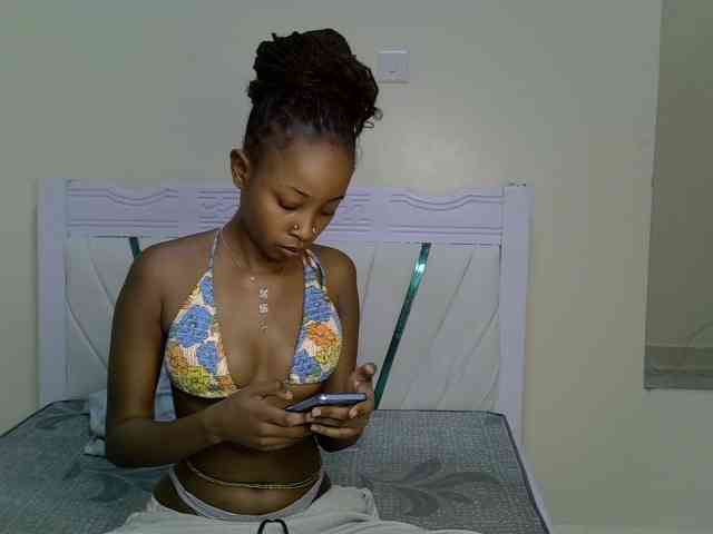 PetiteNoir webcam