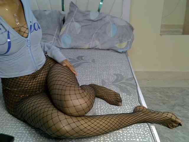 PetiteNoir webcam