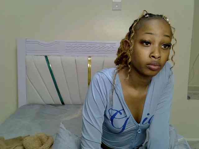 PetiteNoir webcam