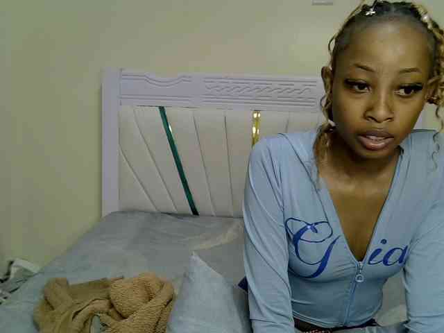 PetiteNoir webcam