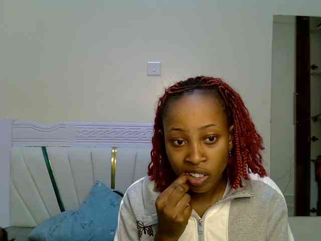 PetiteNoir webcam