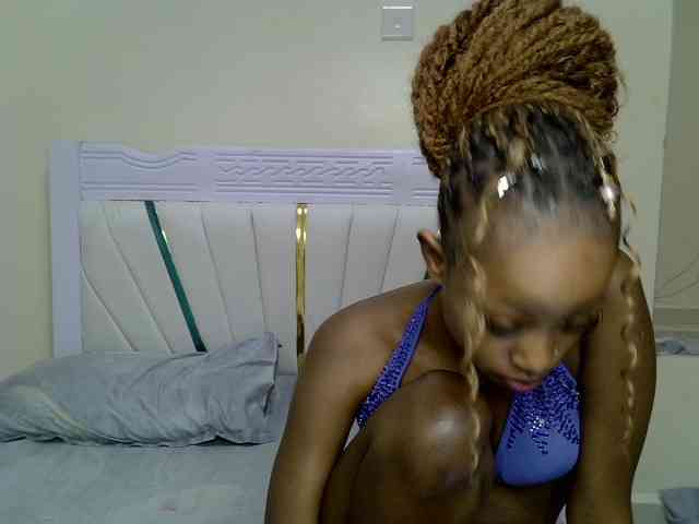 PetiteNoir webcam