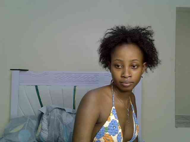 PetiteNoir webcam