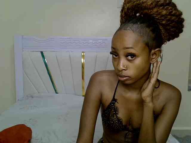 PetiteNoir webcam