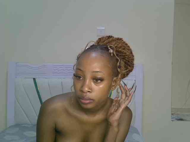 PetiteNoir webcam