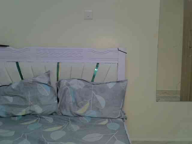 PetiteNoir webcam