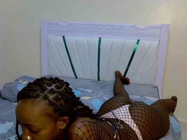 PetiteNoir webcam
