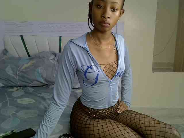 PetiteNoir webcam